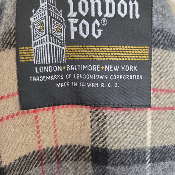 Vintage London Fog Trench Coat - Picture 5 of 6